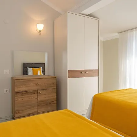 Demirel Apart 4 *